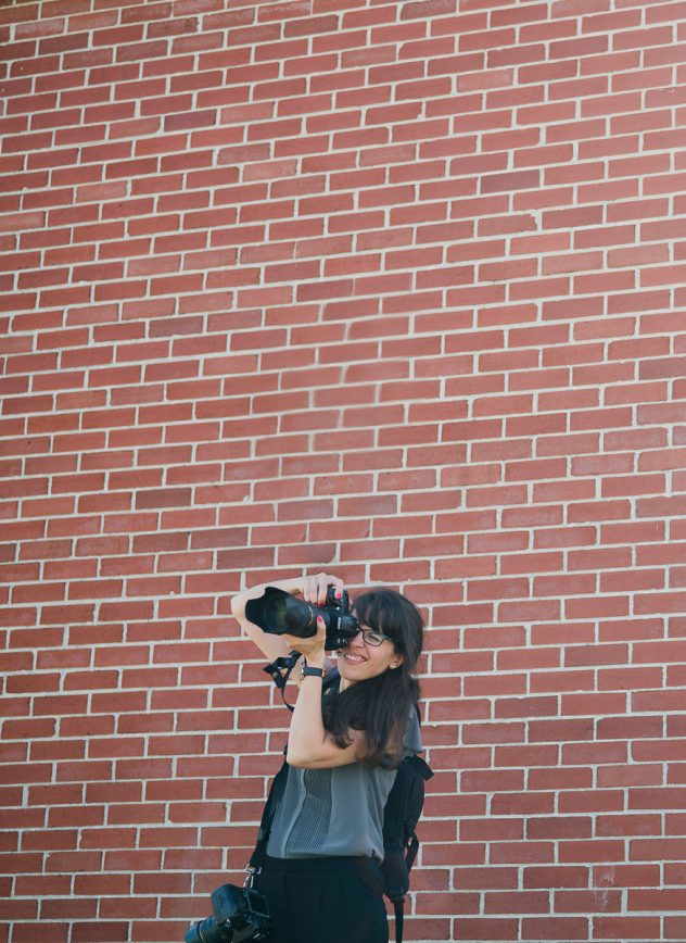 photographe camera objectif mur de brique